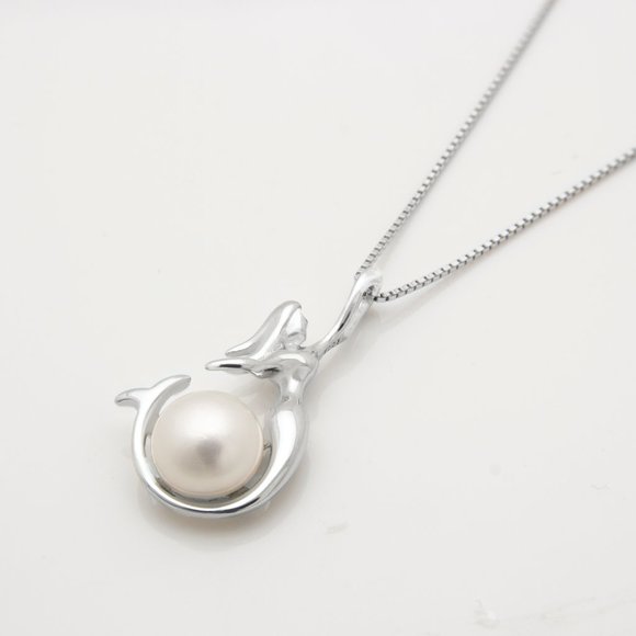 Genuine Pearl Necklace - Picture 2 of 3